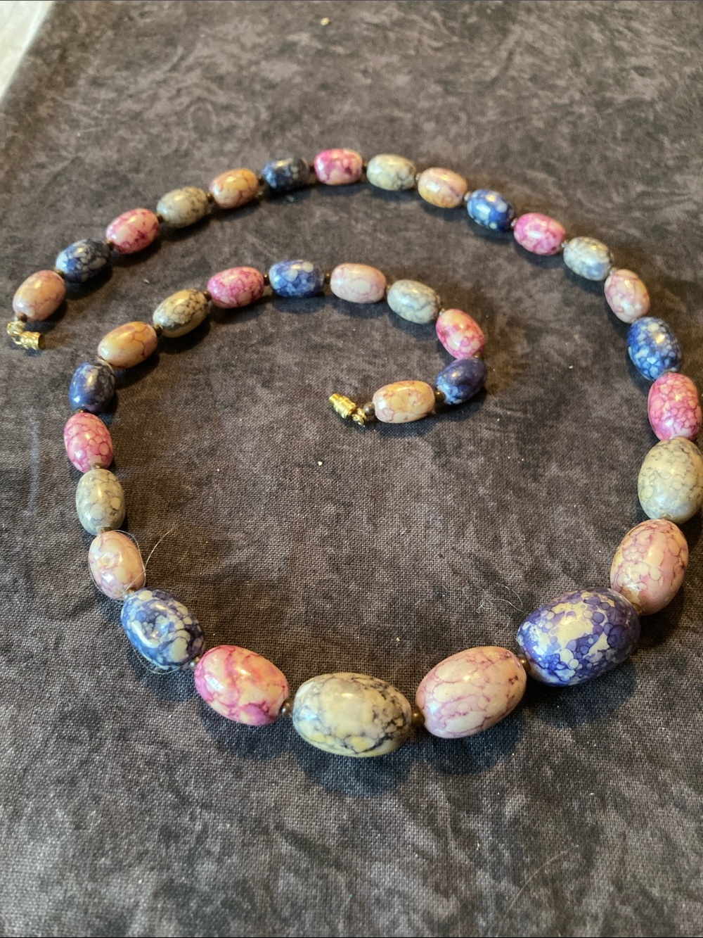 Gorgeous, multicolored marbled bird egg style beaded necklace
